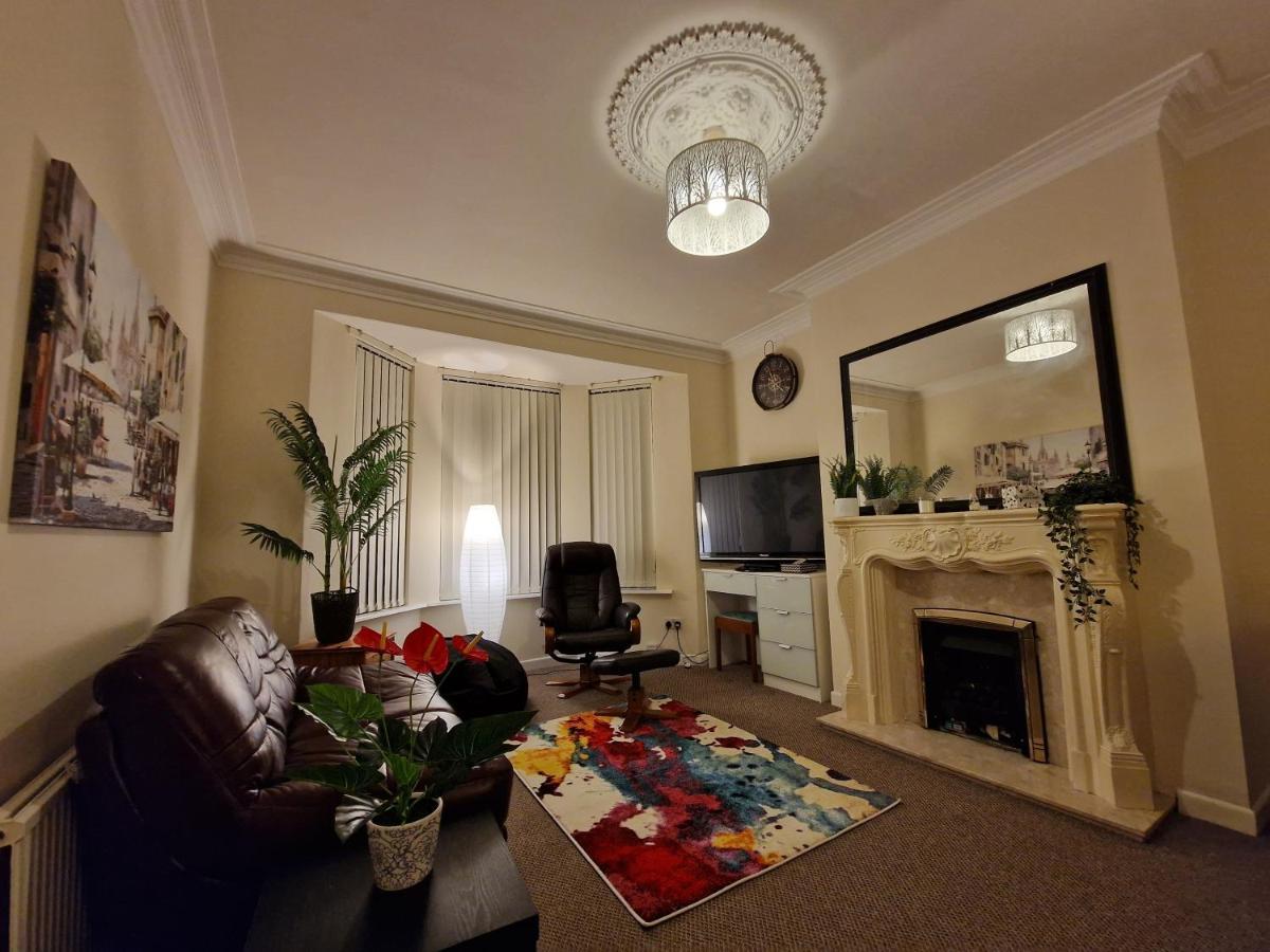 Holiday home 4 Bed 5 Double Beds Holidays House Near Train Station